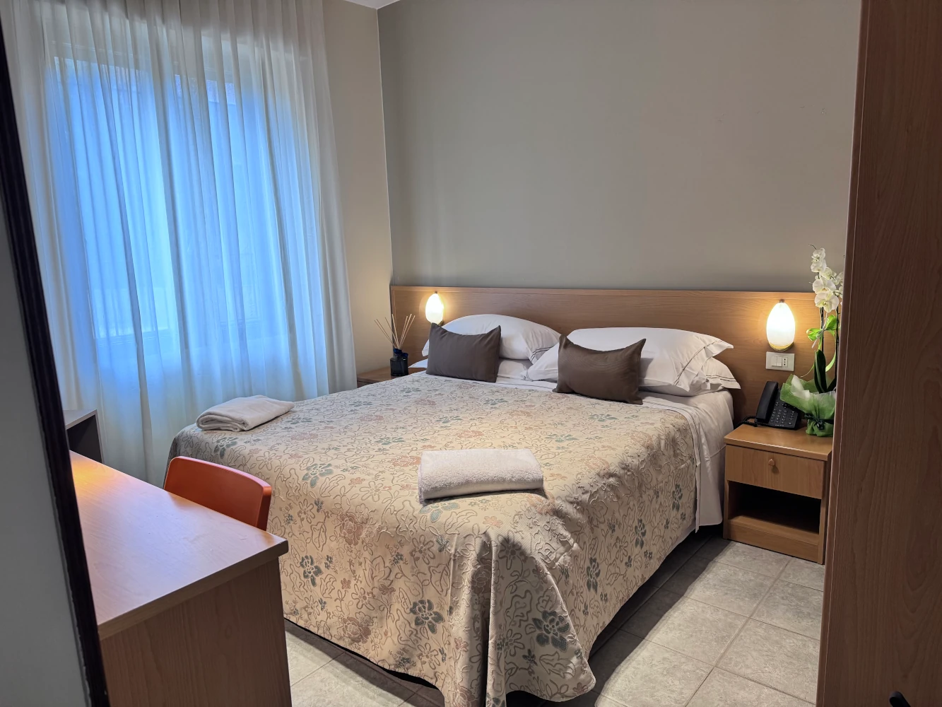 Singola Standard, la camera essenziale per soggiorni di lavoro a Poggibonsi · Hotel La Magione